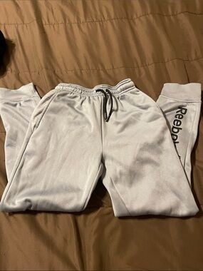 Reebok boys Light Gray Athletic soft Joggers with Black Drawstring